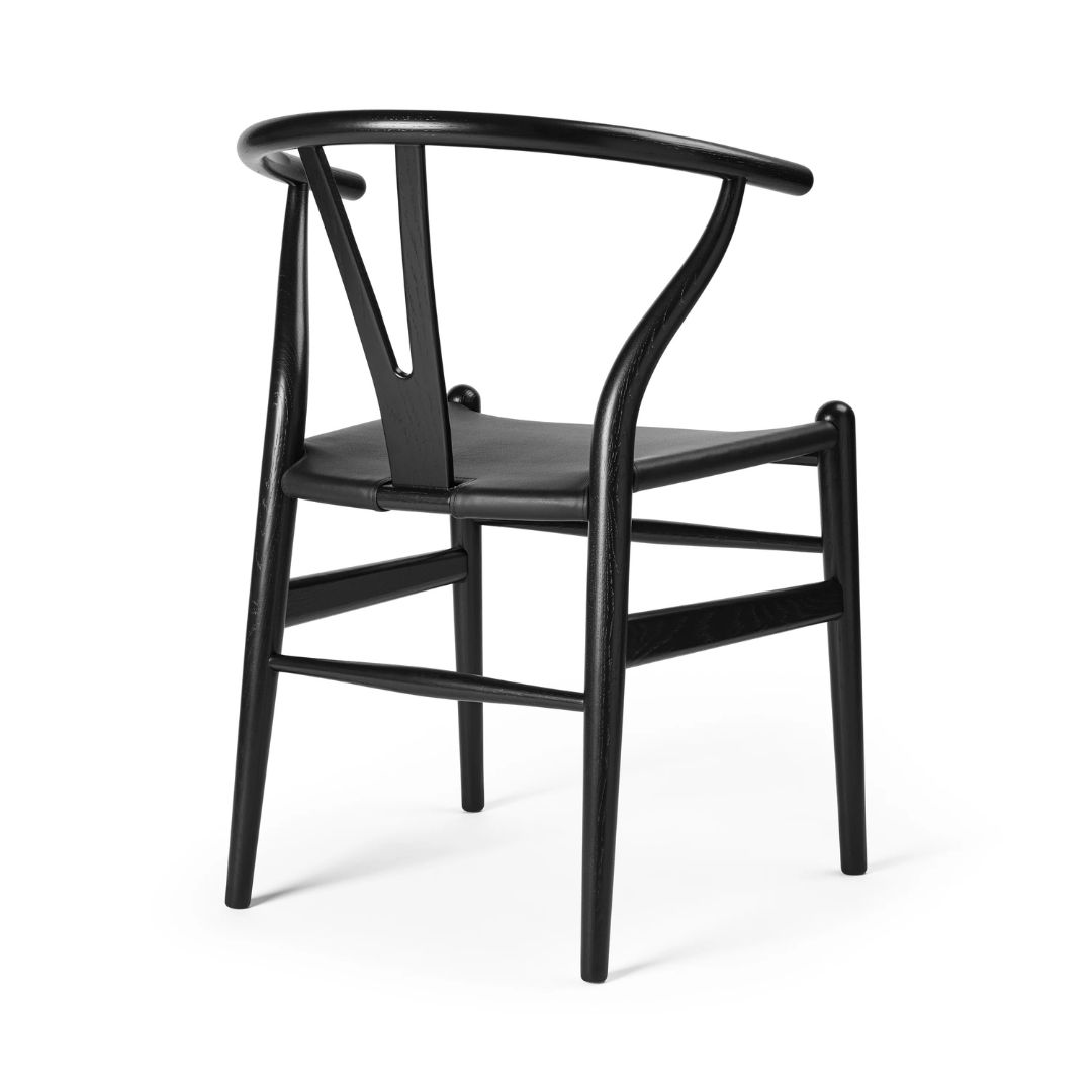 Carl Hansen CH24P Wishbone Chair reimagined Eiche schwarz lackiert, Leder schwarz