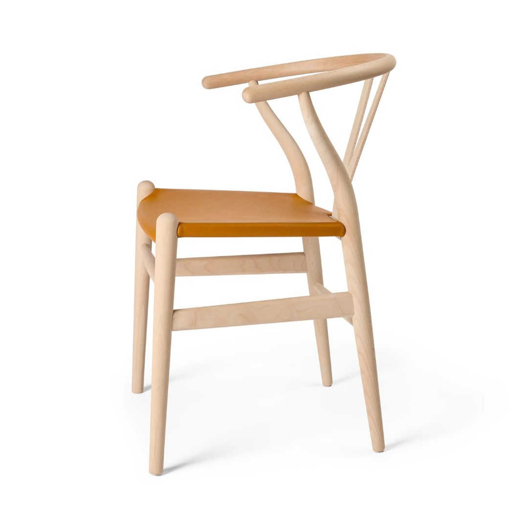 Carl Hansen CH24P Wishbone Chair reimagined Buche geseift, Leder Loke 7050
