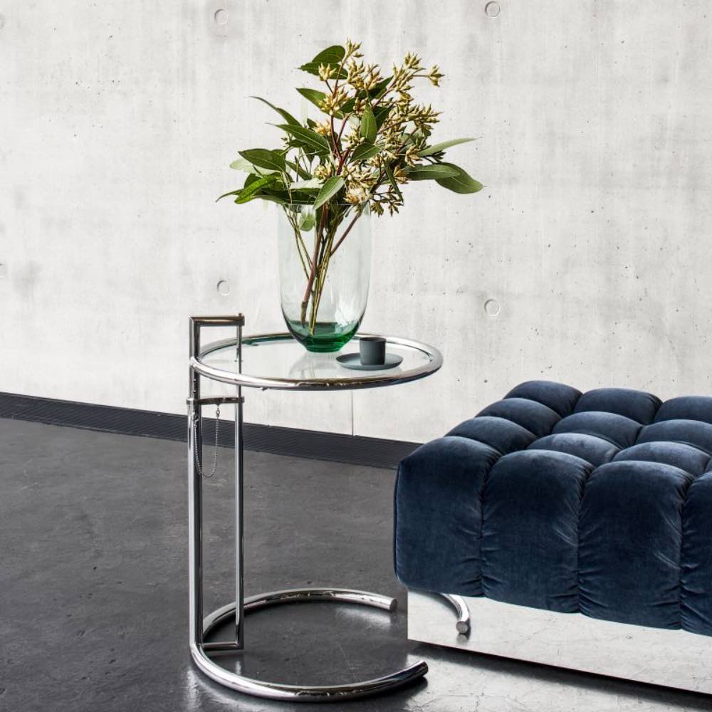 classicon-adjustable-table-e-1027-shia-vase-photo-hassos classicon-adjustable-table-e-1027-shia-vase-photo-hassos
