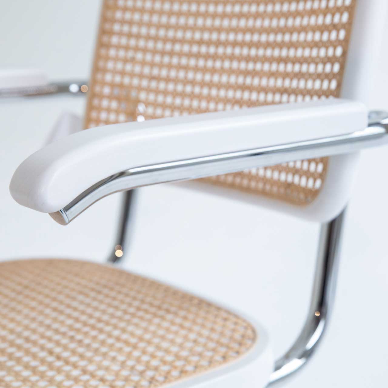 thonet-s64v-weiss-lasiert-gebeizt-armlehne2