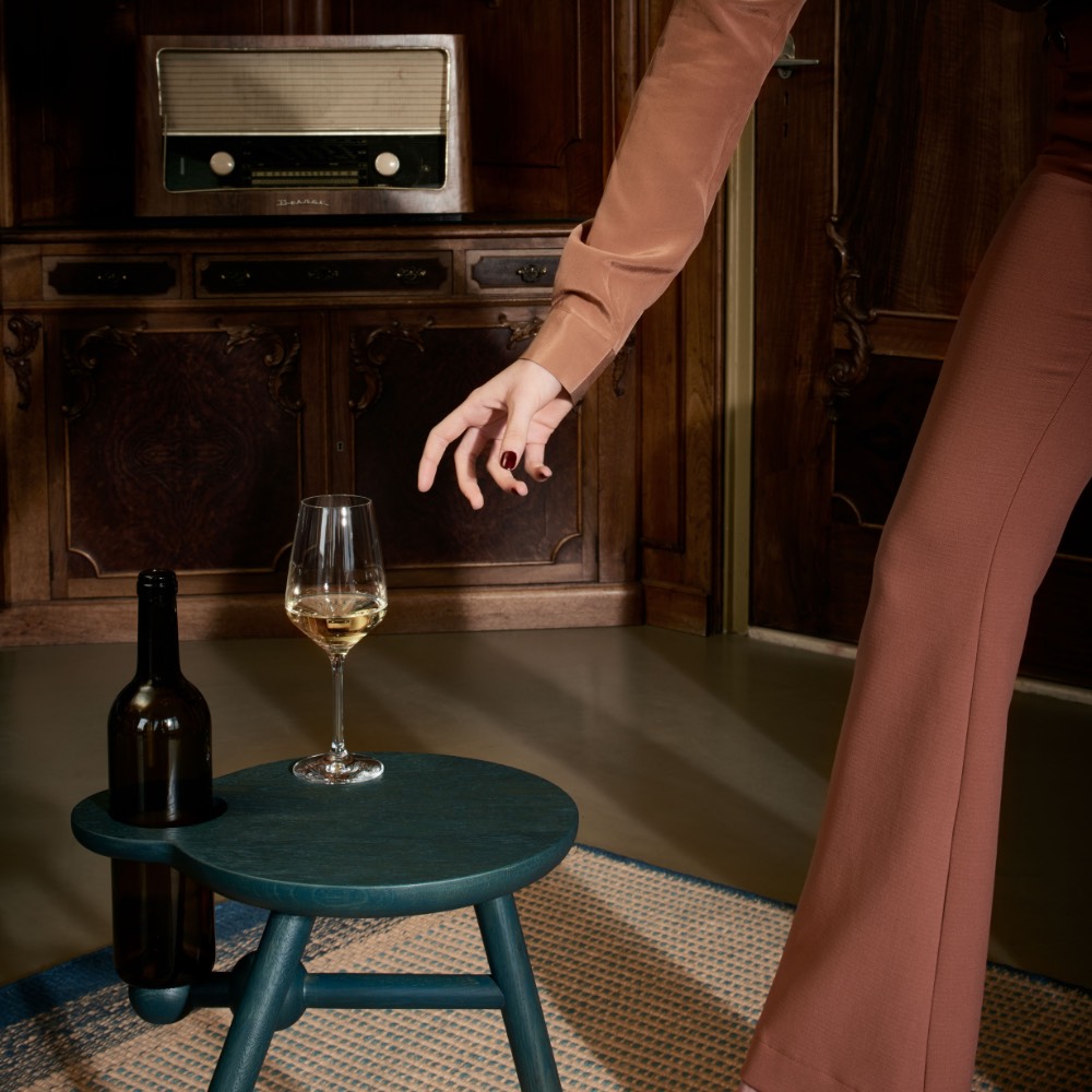 pode-bottle-stool-ambiente-2