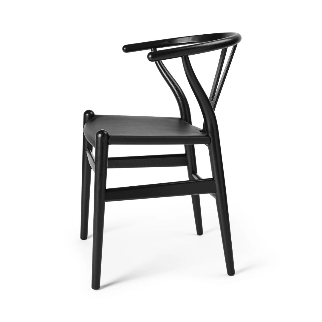Carl Hansen CH24P Wishbone Chair reimagined Eiche schwarz lackiert, Leder schwarz
