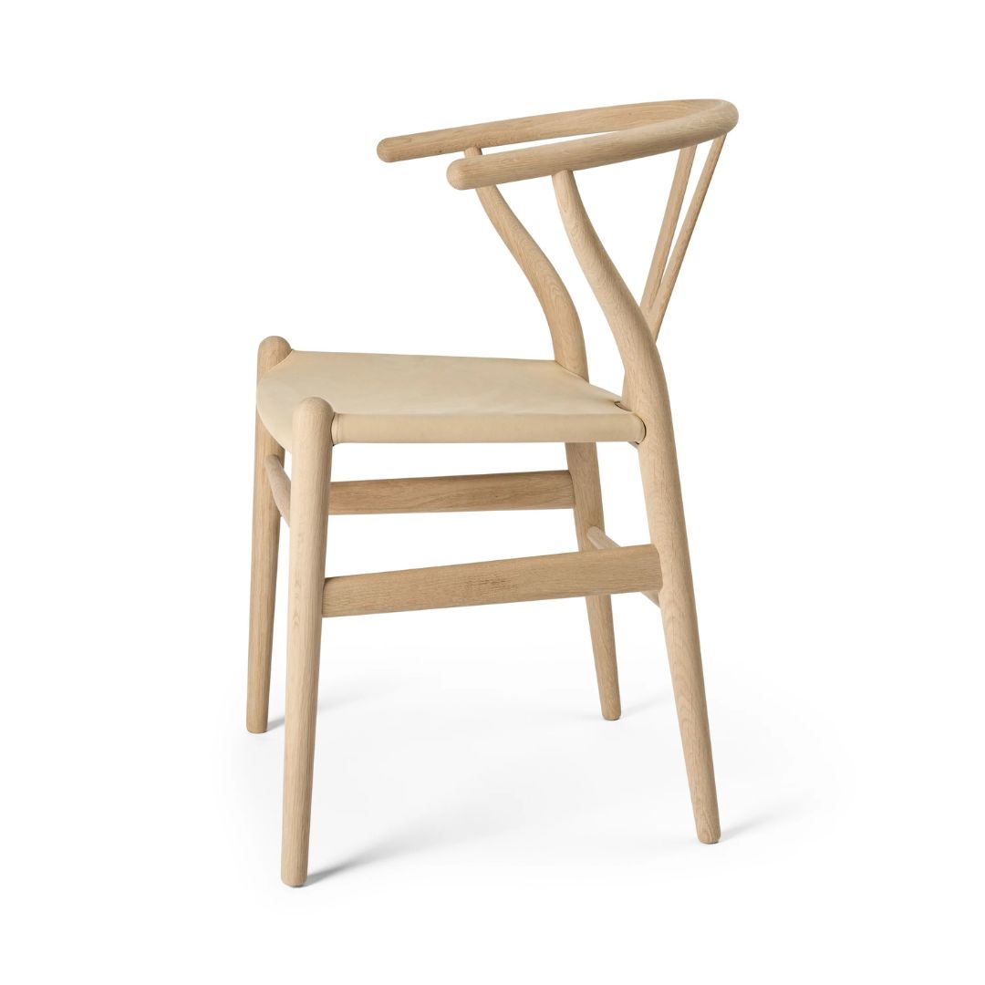 Carl Hansen CH24P Wishbone Chair reimagined Eiche geseift, Leder Terra Sand
