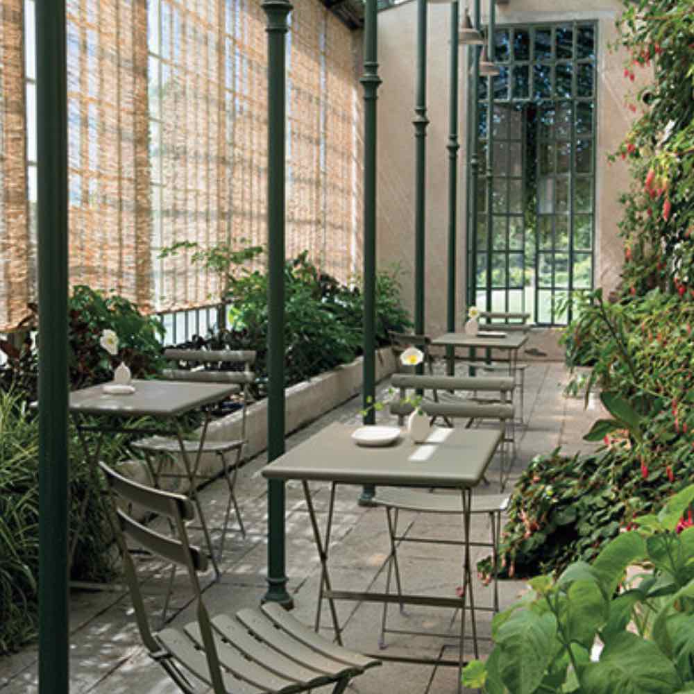 emu-arc-en-ciel-stuhl-outdoor-graugruen-ambiente emu-arc-en-ciel-stuhl-outdoor-graugruen-ambiente