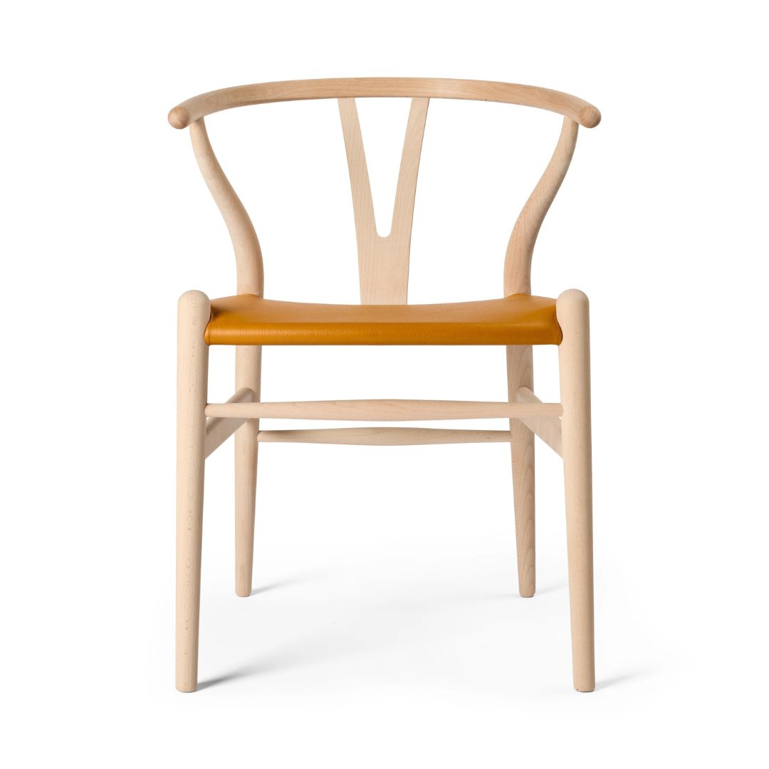 Carl Hansen CH24P Wishbone Chair reimagined Buche geseift, Leder Loke 7050