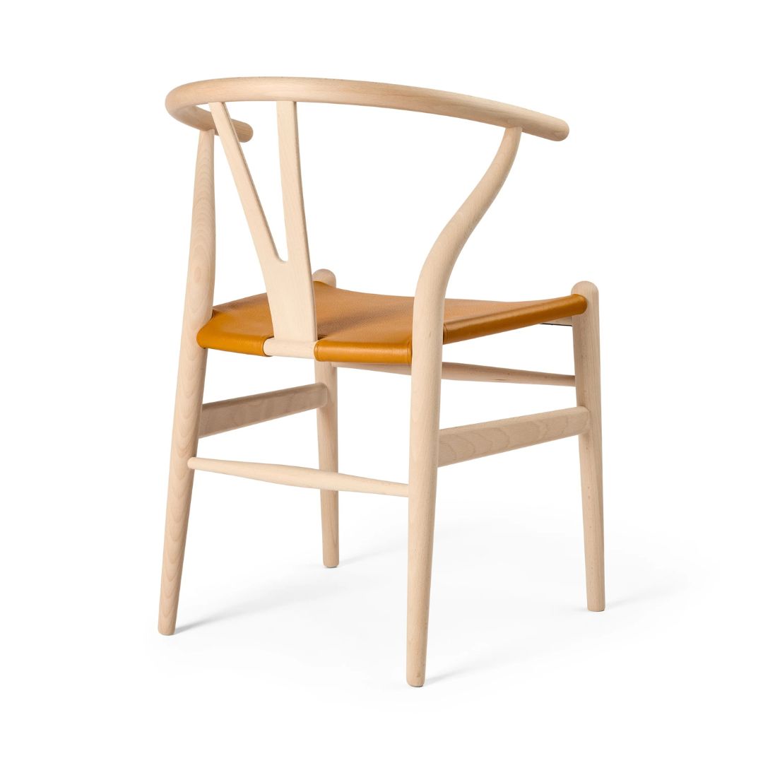 Carl Hansen CH24P Wishbone Chair reimagined Buche geseift, Leder Loke 7050