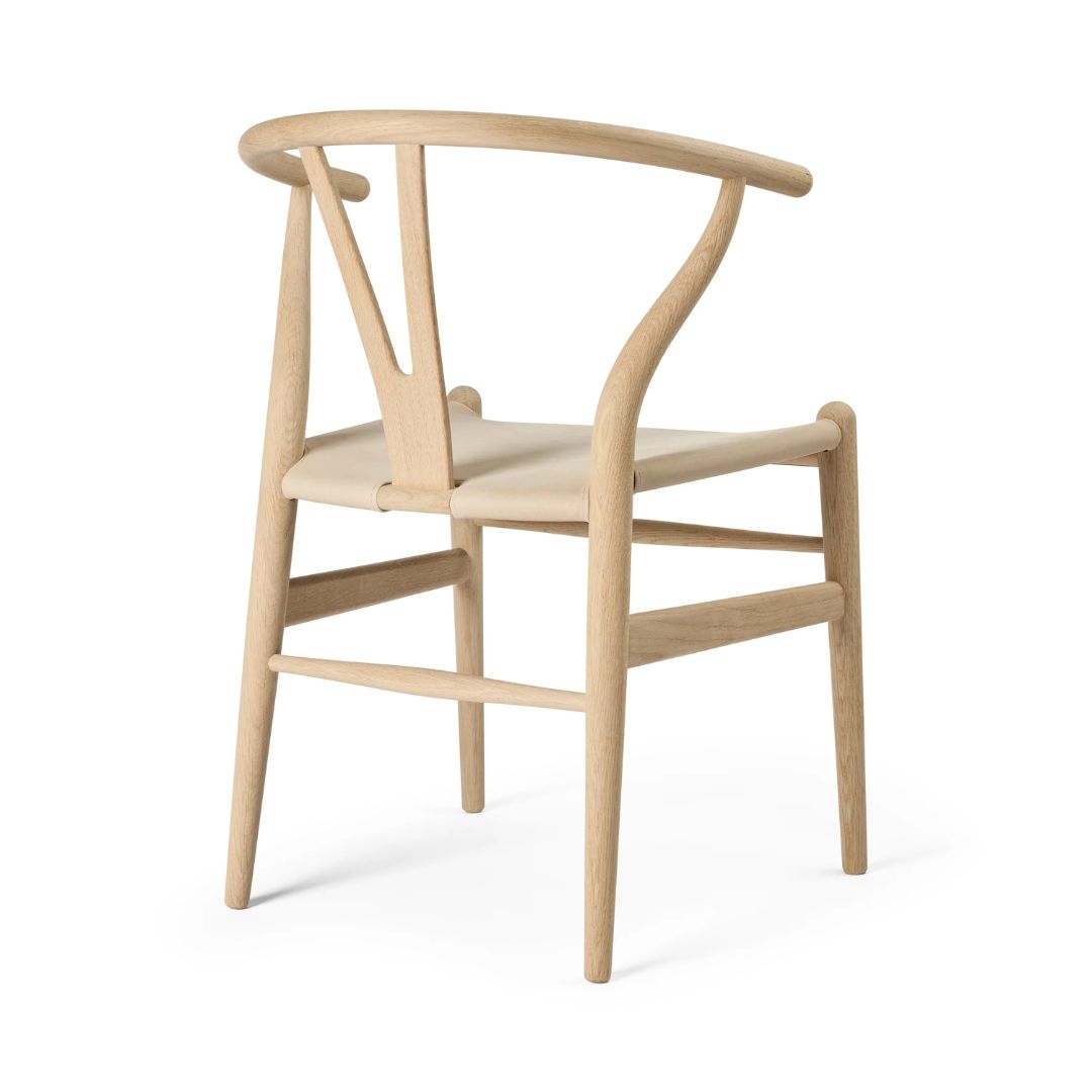 Carl Hansen CH24P Wishbone Chair reimagined Eiche geseift, Leder Terra Sand