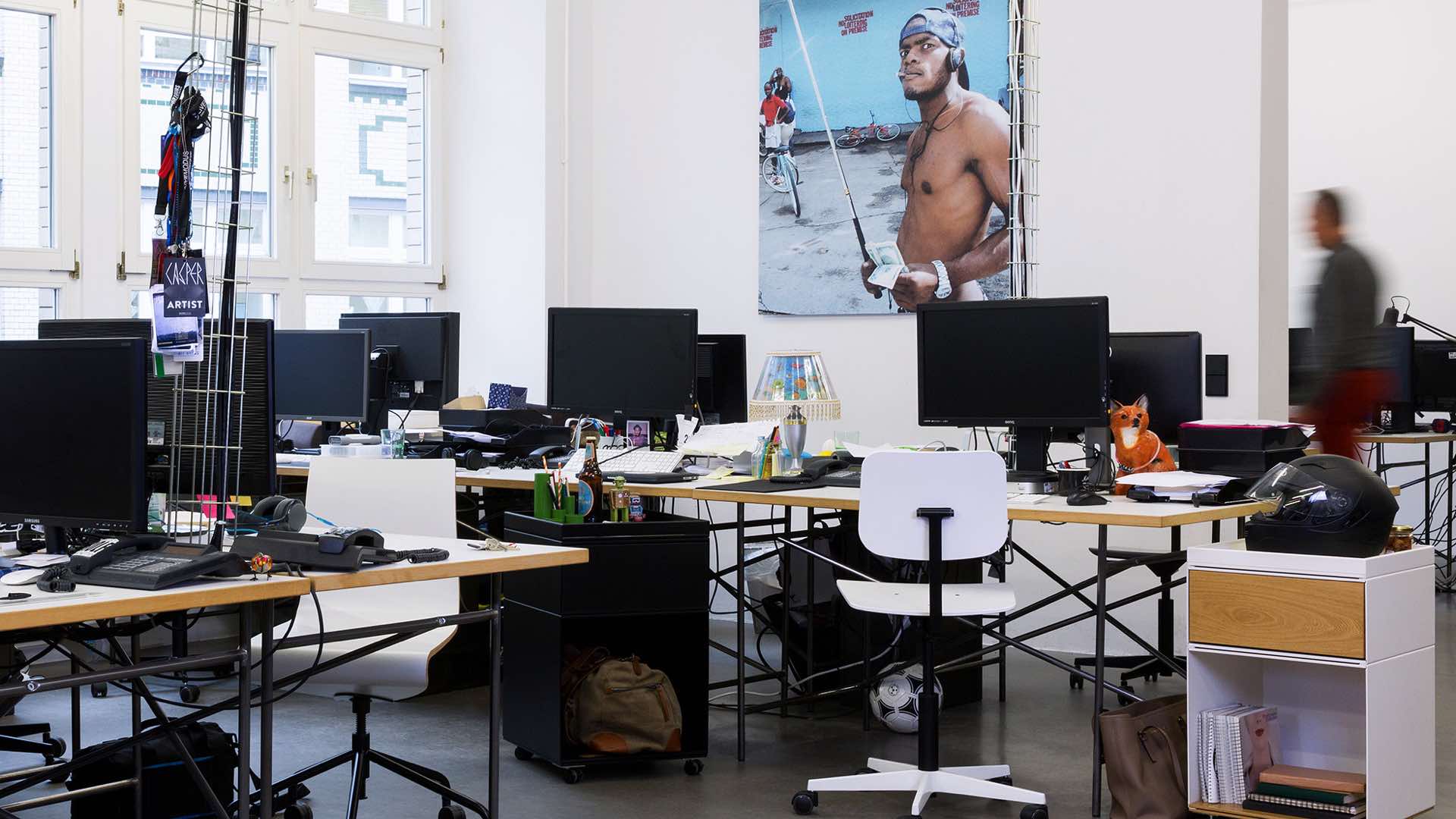 richard-lampert-mr-square-seesaw-eiermann1-stak-ambiente richard-lampert-mr-square-seesaw-eiermann1-stak-ambiente