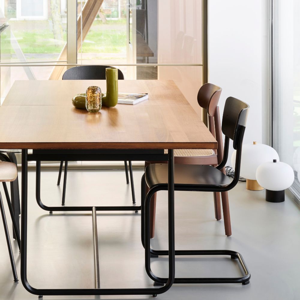 Thonet S43 schwarzes Gestell Mart Stam Freischwinger