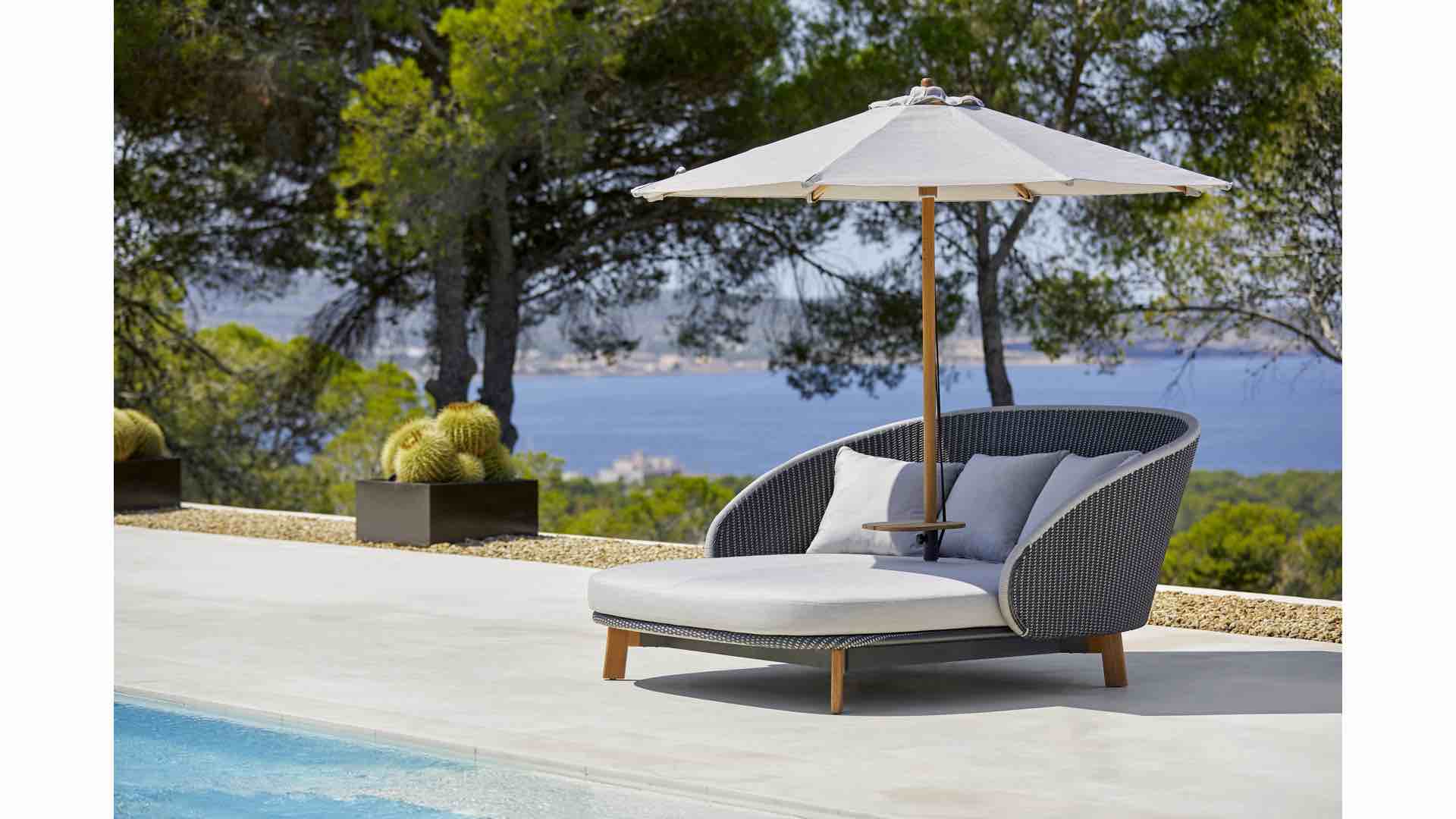 cane-line Peacock Outdoor Daybed | FT | Felix Thonet Shop